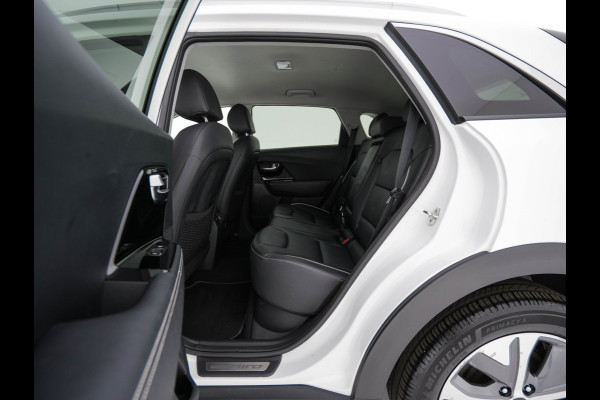 Kia e-Niro ExecutiveLine 64 kWh [ 3-Fase ] {SOH-100%} (INCL-BTW)  Aut.*HEATPUMP | LEATHER | FULL-LED | NAVI-FULLMAP | ADAPTIVE-CRUISE | CAMERA | MEMORY-PACK | LANE-ASSIST | KEYLESS | DIGI-COCKPIT | PRIVACYGLASS | SHIFTPADDLES | 17"ALU*
