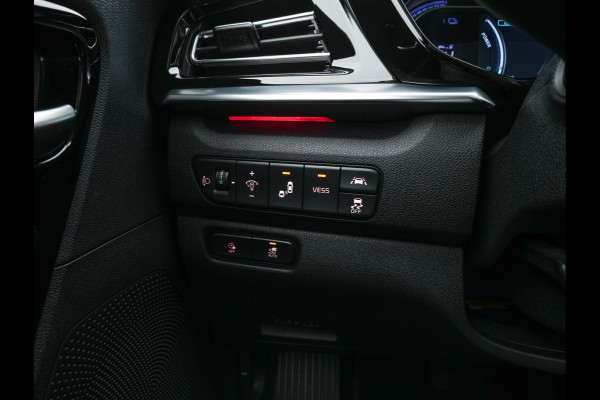 Kia e-Niro ExecutiveLine 64 kWh [ 3-Fase ] {SOH-100%} (INCL-BTW)  Aut.*HEATPUMP | LEATHER | FULL-LED | NAVI-FULLMAP | ADAPTIVE-CRUISE | CAMERA | MEMORY-PACK | LANE-ASSIST | KEYLESS | DIGI-COCKPIT | PRIVACYGLASS | SHIFTPADDLES | 17"ALU*