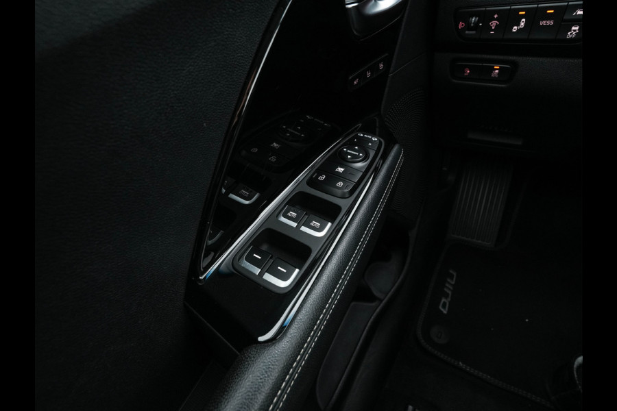 Kia e-Niro ExecutiveLine 64 kWh [ 3-Fase ] {SOH-100%} (INCL-BTW)  Aut.*HEATPUMP | LEATHER | FULL-LED | NAVI-FULLMAP | ADAPTIVE-CRUISE | CAMERA | MEMORY-PACK | LANE-ASSIST | KEYLESS | DIGI-COCKPIT | PRIVACYGLASS | SHIFTPADDLES | 17"ALU*