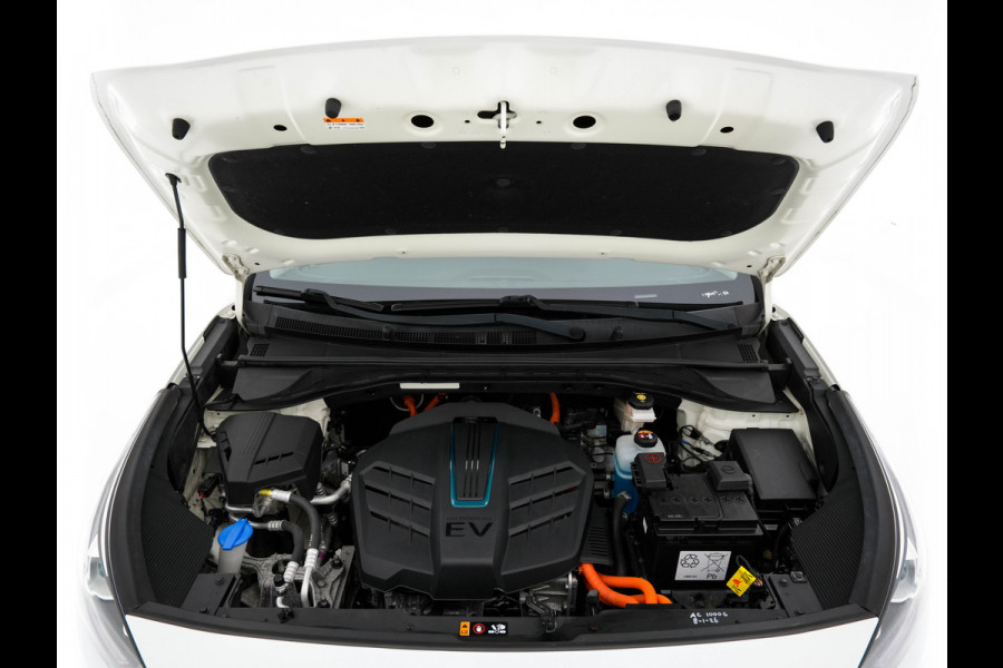 Kia e-Niro ExecutiveLine 64 kWh [ 3-Fase ] {SOH-100%} (INCL-BTW)  Aut.*HEATPUMP | LEATHER | FULL-LED | NAVI-FULLMAP | ADAPTIVE-CRUISE | CAMERA | MEMORY-PACK | LANE-ASSIST | KEYLESS | DIGI-COCKPIT | PRIVACYGLASS | SHIFTPADDLES | 17"ALU*