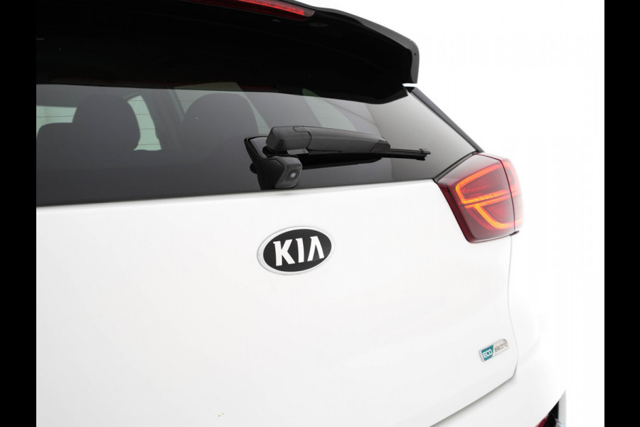 Kia e-Niro ExecutiveLine 64 kWh [ 3-Fase ] {SOH-100%} (INCL-BTW)  Aut.*HEATPUMP | LEATHER | FULL-LED | NAVI-FULLMAP | ADAPTIVE-CRUISE | CAMERA | MEMORY-PACK | LANE-ASSIST | KEYLESS | DIGI-COCKPIT | PRIVACYGLASS | SHIFTPADDLES | 17"ALU*