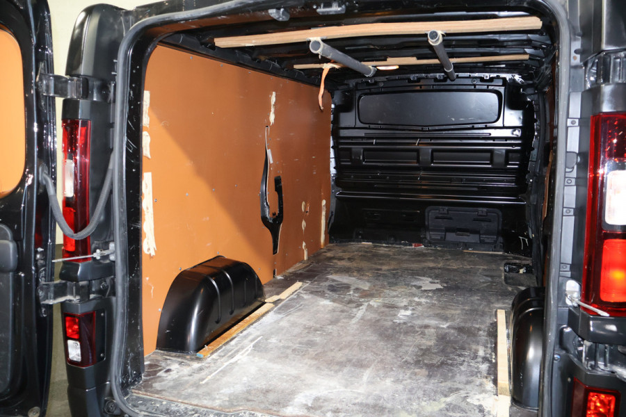 Renault Trafic 2.0 dCi 120pk L2 H1 Airco Navigatie