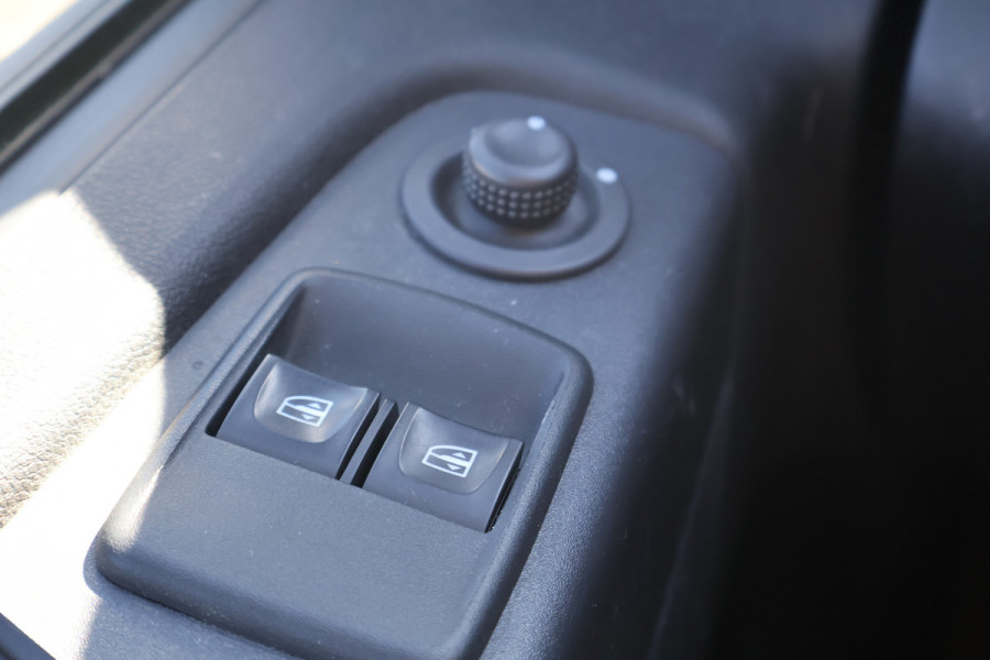 Renault Trafic 2.0 dCi 120pk L2 H1 Airco Navigatie