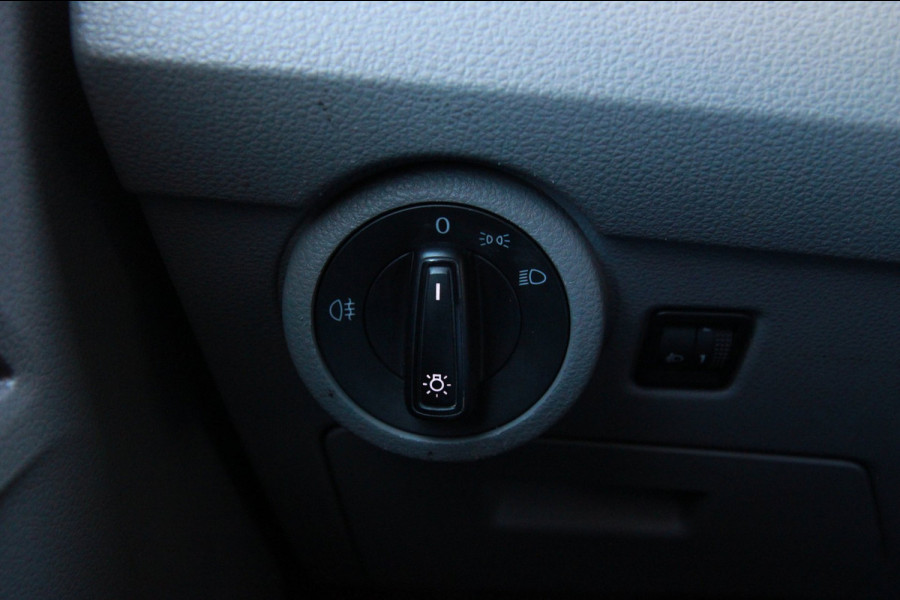 Volkswagen Transporter 2.0 TDI L1H1 / Imperiaal / Trekhaak / Sidebars / 3 zits