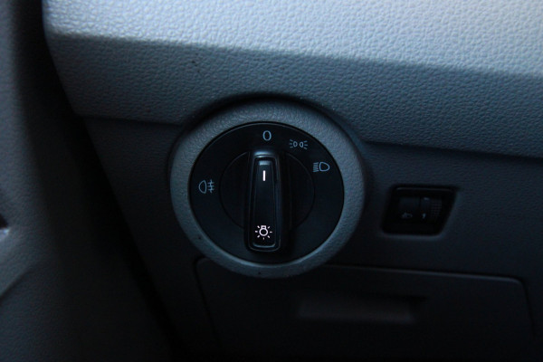 Volkswagen Transporter 2.0 TDI L1H1 / Imperiaal / Trekhaak / Sidebars / 3 zits