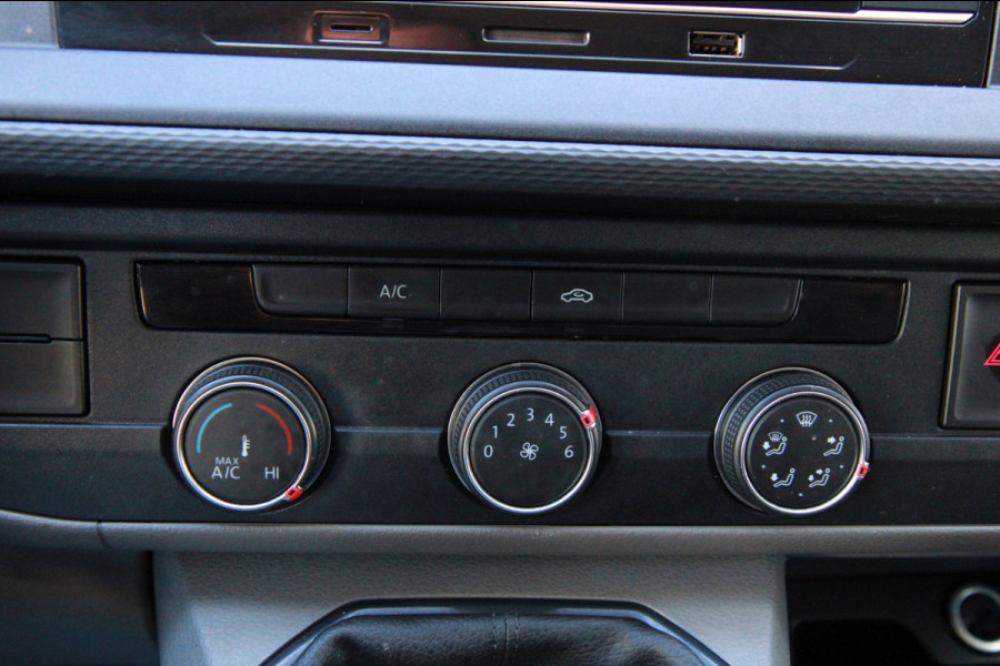 Volkswagen Transporter 2.0 TDI L1H1 / Imperiaal / Trekhaak / Sidebars / 3 zits