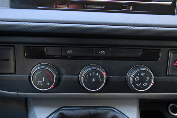 Volkswagen Transporter 2.0 TDI L1H1 / Imperiaal / Trekhaak / Sidebars / 3 zits