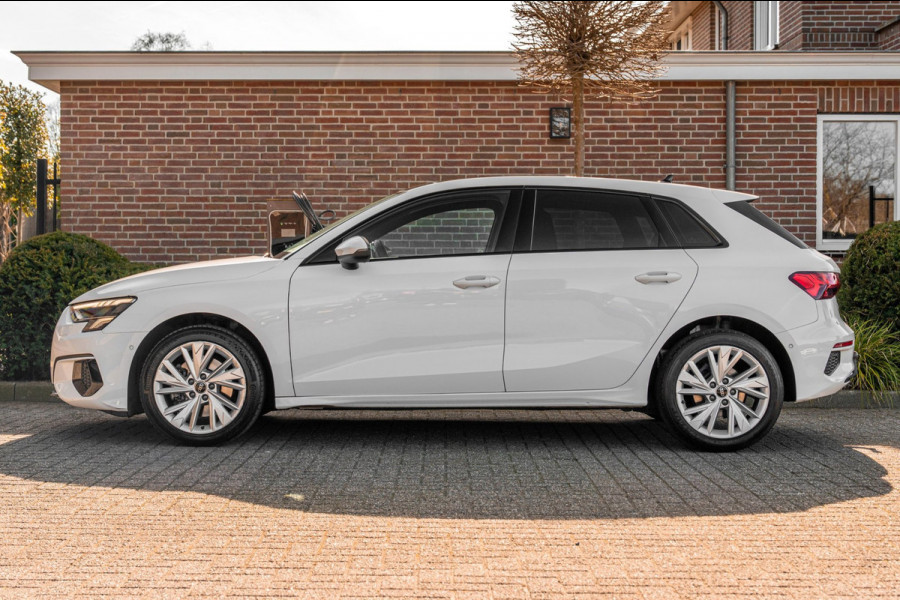 Audi A3 Sportback Business Edition 110 PK Aut. Pano Bang en Olufsen Black Optic Trekhaak 17''