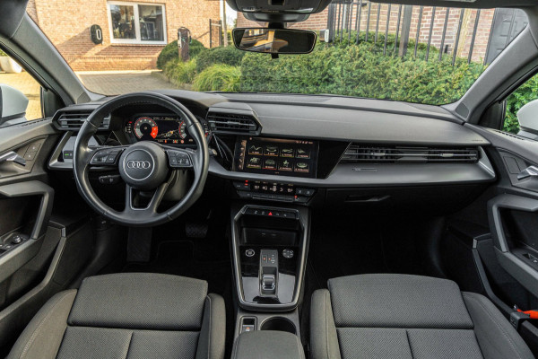 Audi A3 Sportback Business Edition 110 PK Aut. Pano Bang en Olufsen Black Optic Trekhaak 17''