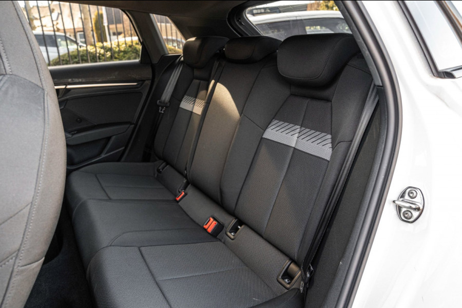 Audi A3 Sportback Business Edition 110 PK Aut. Pano Bang en Olufsen Black Optic Trekhaak 17''