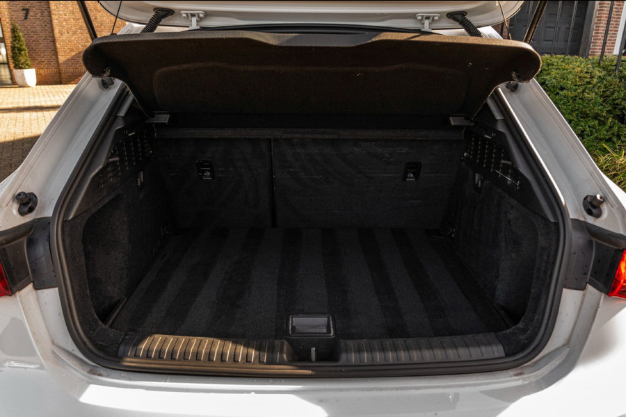 Audi A3 Sportback Business Edition 110 PK Aut. Pano Bang en Olufsen Black Optic Trekhaak 17''