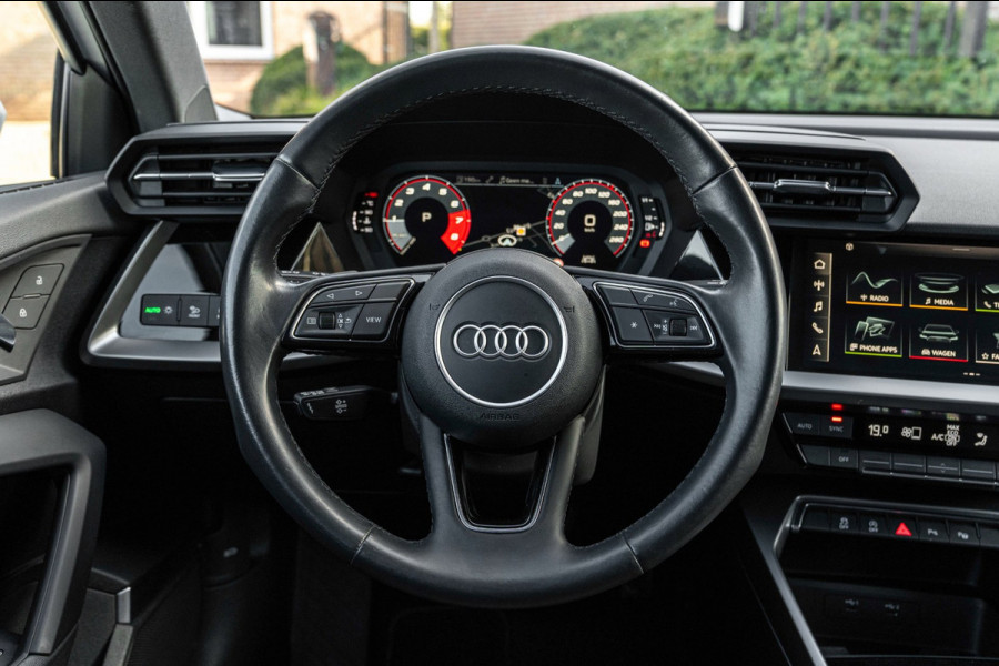 Audi A3 Sportback Business Edition 110 PK Aut. Pano Bang en Olufsen Black Optic Trekhaak 17''