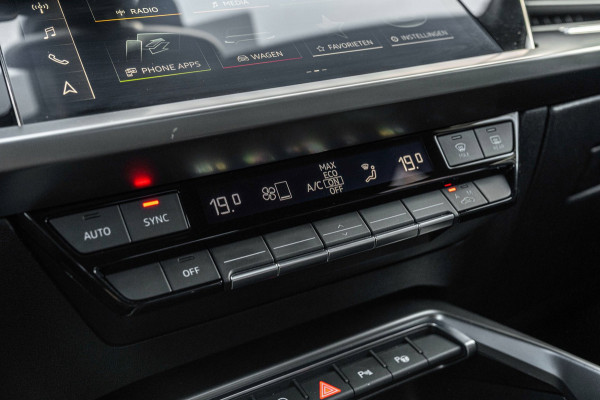 Audi A3 Sportback Business Edition 110 PK Aut. Pano Bang en Olufsen Black Optic Trekhaak 17''
