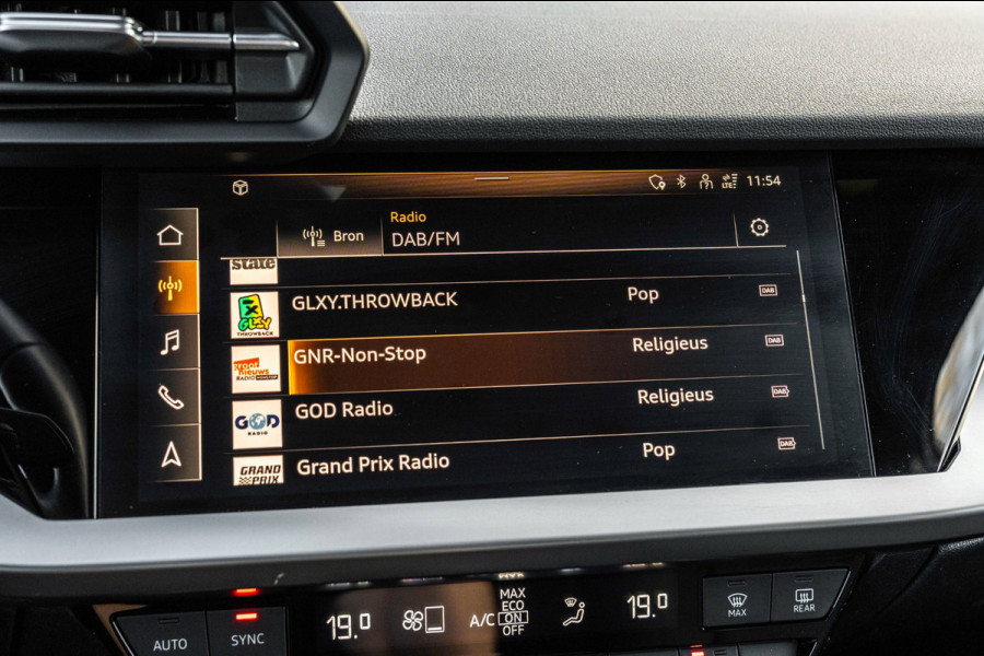 Audi A3 Sportback Business Edition 110 PK Aut. Pano Bang en Olufsen Black Optic Trekhaak 17''