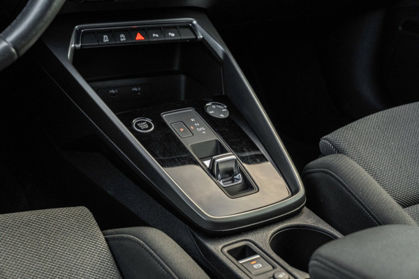 Audi A3 Sportback Business Edition 110 PK Aut. Pano Bang en Olufsen Black Optic Trekhaak 17''