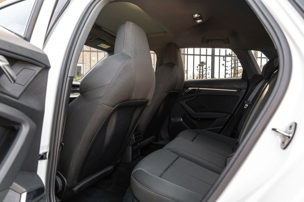 Audi A3 Sportback Business Edition 110 PK Aut. Pano Bang en Olufsen Black Optic Trekhaak 17''