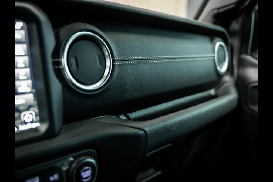 Jeep Wrangler 2.2D Sahara | Grijs Kenteken | Stoel en stuurverwarming | Custom Corse Edition |  Trekhaak | Alpine Sound |