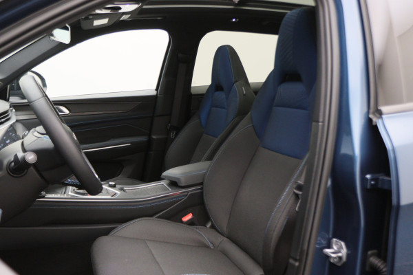 Lynk & Co 01 1.5 Two-Tone, 360° Camera, Panoramadak, Zwarte hemel, ACC, Keyless, PDC, LED, 20''