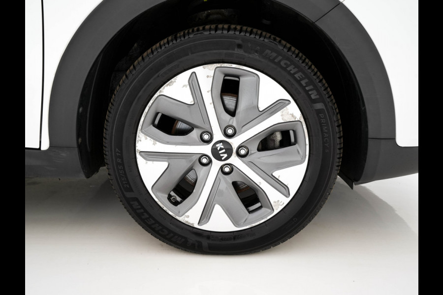 Kia e-Niro ExecutiveLine 64 kWh [ 3-Fase ] {SOH-100%} (INCL-BTW)  Aut.*HEATPUMP | LEATHER | FULL-LED | NAVI-FULLMAP | ADAPTIVE-CRUISE | CAMERA | MEMORY-PACK | LANE-ASSIST | KEYLESS | DIGI-COCKPIT | PRIVACYGLASS | SHIFTPADDLES | 17"ALU*