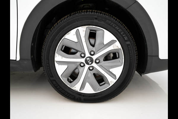 Kia e-Niro ExecutiveLine 64 kWh [ 3-Fase ] {SOH-100%} (INCL-BTW)  Aut.*HEATPUMP | LEATHER | FULL-LED | NAVI-FULLMAP | ADAPTIVE-CRUISE | CAMERA | MEMORY-PACK | LANE-ASSIST | KEYLESS | DIGI-COCKPIT | PRIVACYGLASS | SHIFTPADDLES | 17"ALU*