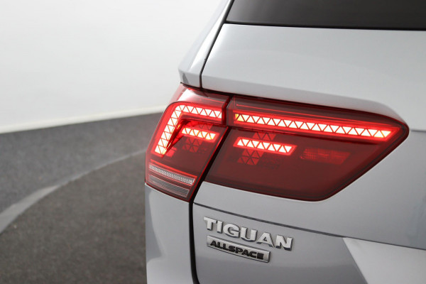 Volkswagen Tiguan Allspace 1.5 TSI R-LINE*AUTOM*PANO*NAVI*HAAK*CAM*CARPLAY