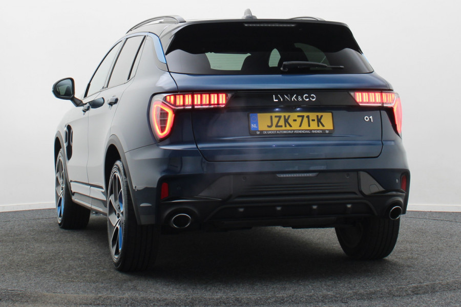 Lynk & Co 01 1.5 Two-Tone, 360° Camera, Panoramadak, Zwarte hemel, ACC, Keyless, PDC, LED, 20''