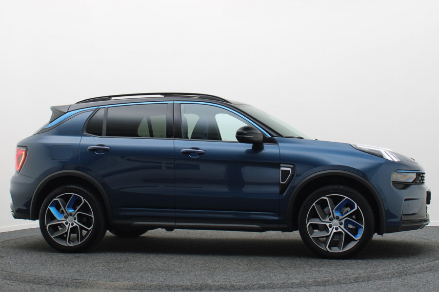 Lynk & Co 01 1.5 Two-Tone, 360° Camera, Panoramadak, Zwarte hemel, ACC, Keyless, PDC, LED, 20''