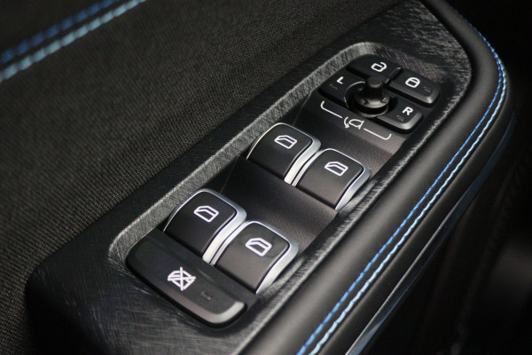 Lynk & Co 01 1.5 Two-Tone, 360° Camera, Panoramadak, Zwarte hemel, ACC, Keyless, PDC, LED, 20''