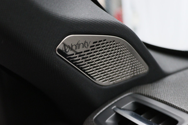 Lynk & Co 01 1.5 Two-Tone, 360° Camera, Panoramadak, Zwarte hemel, ACC, Keyless, PDC, LED, 20''