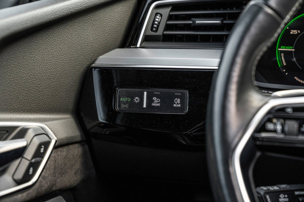 Audi e-tron 50 Quattro Launch Black Edition S-Line Adaptive Pano Luchtvering 22''