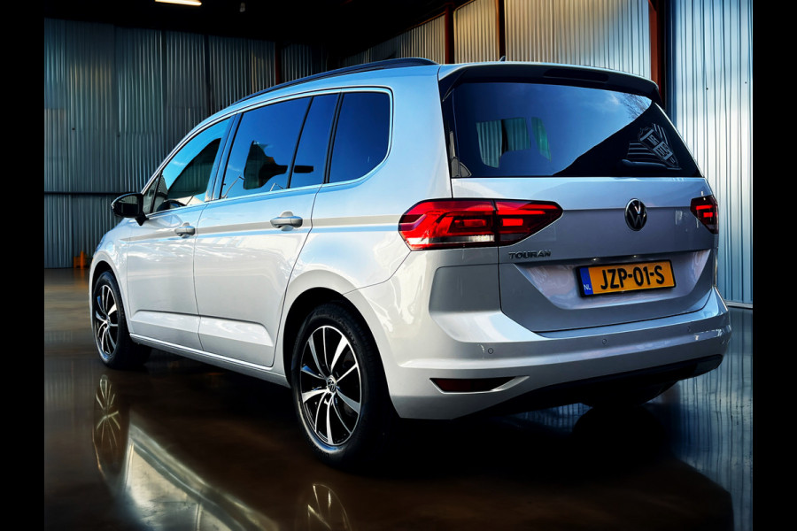 Volkswagen Touran 1.5 TSI Highline 7p Carplay__Clima_17''LMV