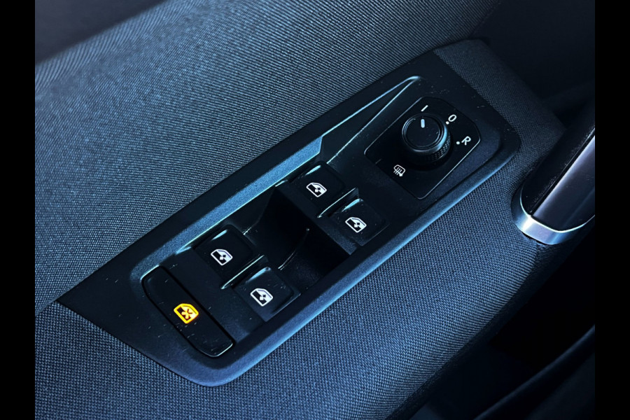 Volkswagen Touran 1.5 TSI Highline 7p Carplay__Clima_17''LMV