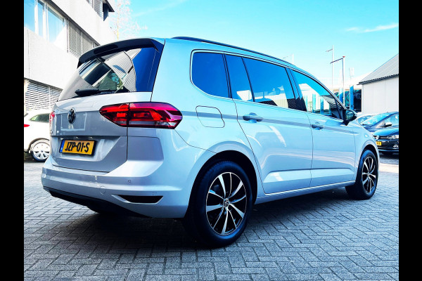 Volkswagen Touran 1.5 TSI Highline 7p Carplay__Clima_17''LMV
