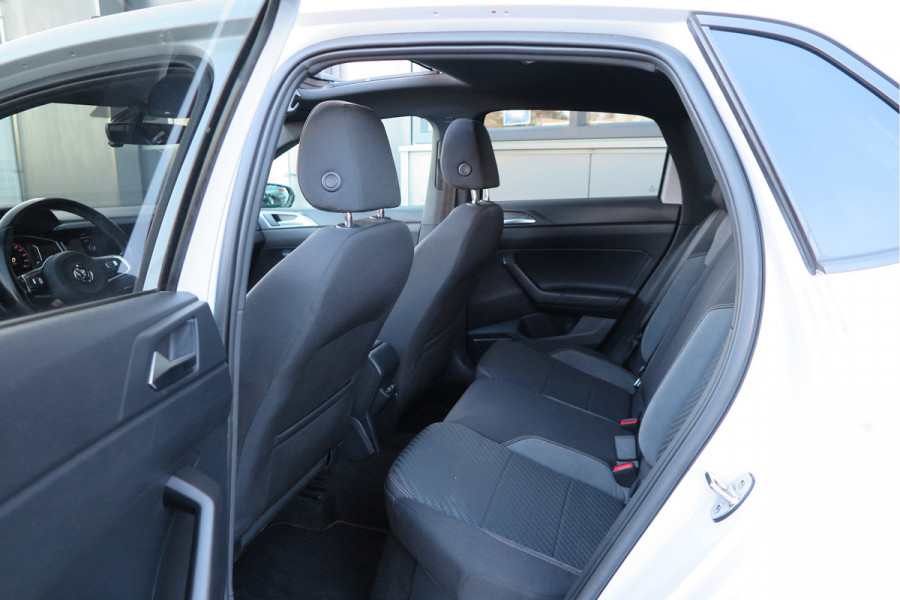 Volkswagen Polo 1.5 TSI 150pk DSG 3x R-line Highline Led , Panorama schuifdak, Virtual cockpit , Stoelverwarming , PDC, DAB+, Carplay, Achteruitrijcamera , LMV , etc.   (nieuwe APK)