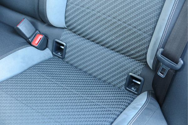 Volkswagen Polo 1.5 TSI 150pk DSG 3x R-line Highline Led , Panorama schuifdak, Virtual cockpit , Stoelverwarming , PDC, DAB+, Carplay, Achteruitrijcamera , LMV , etc.   (nieuwe APK)