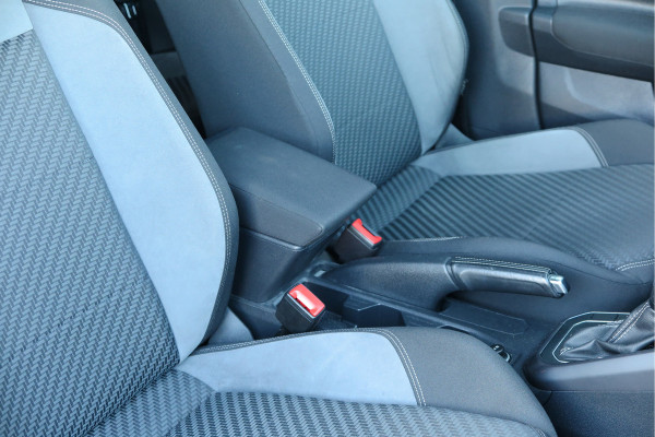 Volkswagen Polo 1.5 TSI 150pk DSG 3x R-line Highline Led , Panorama schuifdak, Virtual cockpit , Stoelverwarming , PDC, DAB+, Carplay, Achteruitrijcamera , LMV , etc.   (nieuwe APK)