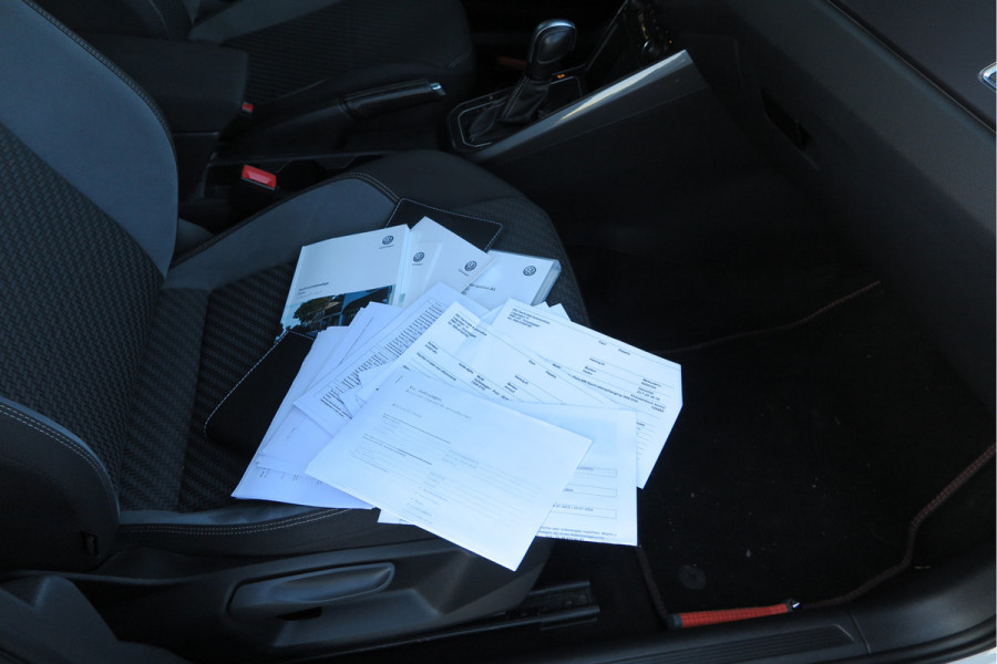 Volkswagen Polo 1.5 TSI 150pk DSG 3x R-line Highline Led , Panorama schuifdak, Virtual cockpit , Stoelverwarming , PDC, DAB+, Carplay, Achteruitrijcamera , LMV , etc.   (nieuwe APK)