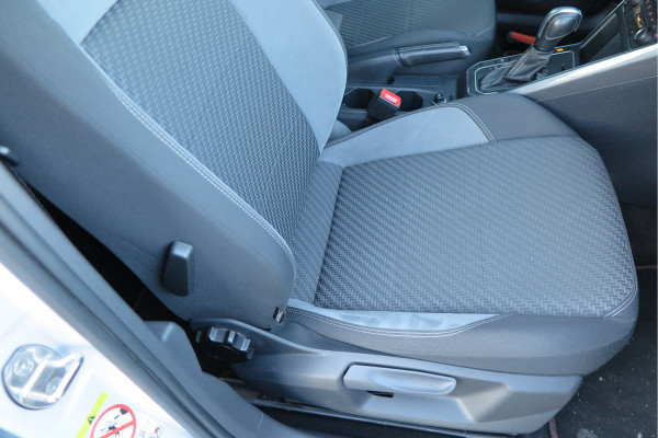 Volkswagen Polo 1.5 TSI 150pk DSG 3x R-line Highline Led , Panorama schuifdak, Virtual cockpit , Stoelverwarming , PDC, DAB+, Carplay, Achteruitrijcamera , LMV , etc.   (nieuwe APK)