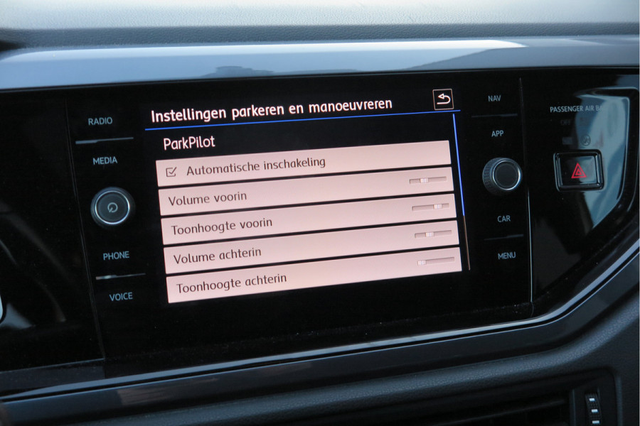 Volkswagen Polo 1.5 TSI 150pk DSG 3x R-line Highline Led , Panorama schuifdak, Virtual cockpit , Stoelverwarming , PDC, DAB+, Carplay, Achteruitrijcamera , LMV , etc.   (nieuwe APK)