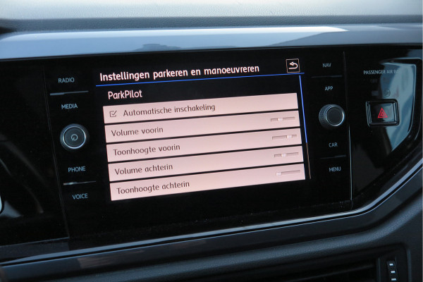 Volkswagen Polo 1.5 TSI 150pk DSG 3x R-line Highline Led , Panorama schuifdak, Virtual cockpit , Stoelverwarming , PDC, DAB+, Carplay, Achteruitrijcamera , LMV , etc.   (nieuwe APK)