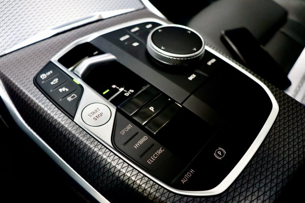 BMW 3-serie 330e LCI FACELIFT M Sport|Pano|Hud|HK|VOL