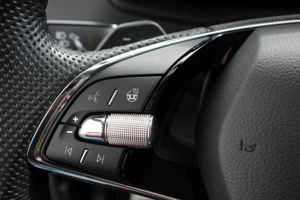 Škoda Karoq 1.5 TSI DSG Style Celebration | Navigatie | Adaptive Cruise Control | Lane/Side Assist | 18 Inch Lichtmetalen Velgen |