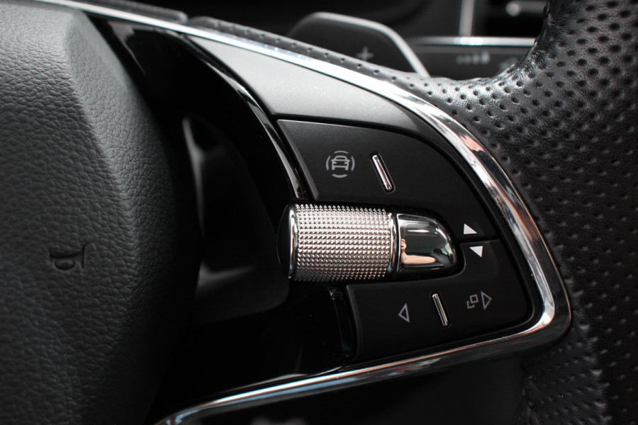 Škoda Karoq 1.5 TSI DSG Style Celebration | Navigatie | Adaptive Cruise Control | Lane/Side Assist | 18 Inch Lichtmetalen Velgen |