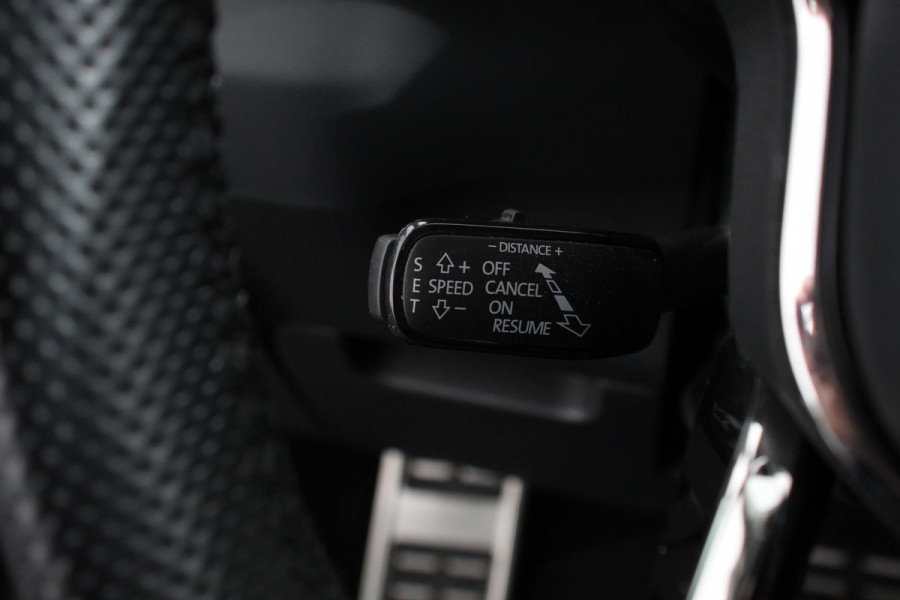 Škoda Karoq 1.5 TSI DSG Style Celebration | Navigatie | Adaptive Cruise Control | Lane/Side Assist | 18 Inch Lichtmetalen Velgen |