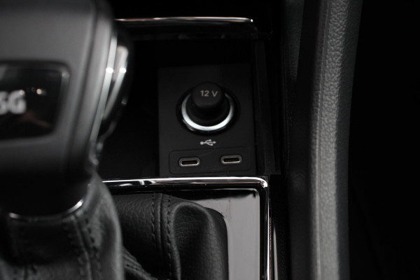 Škoda Karoq 1.5 TSI DSG Style Celebration | Navigatie | Adaptive Cruise Control | Lane/Side Assist | 18 Inch Lichtmetalen Velgen |