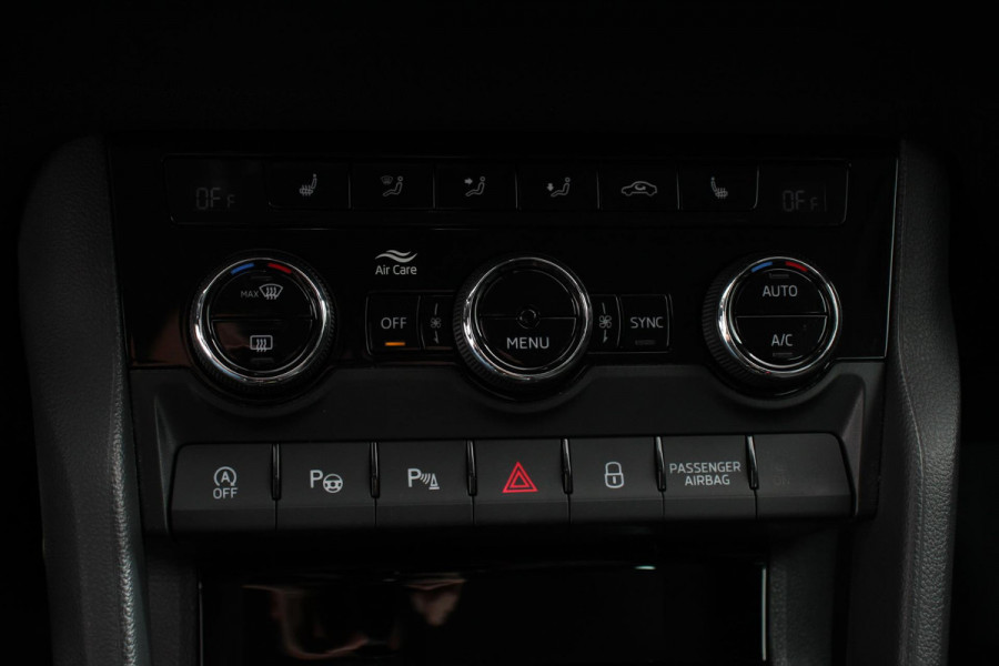 Škoda Karoq 1.5 TSI DSG Style Celebration | Navigatie | Adaptive Cruise Control | Lane/Side Assist | 18 Inch Lichtmetalen Velgen |