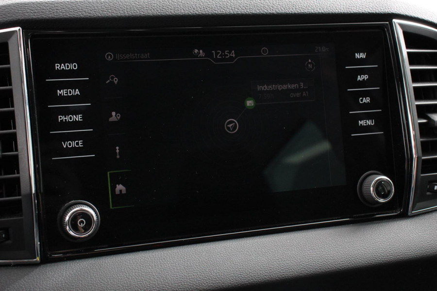 Škoda Karoq 1.5 TSI DSG Style Celebration | Navigatie | Adaptive Cruise Control | Lane/Side Assist | 18 Inch Lichtmetalen Velgen |