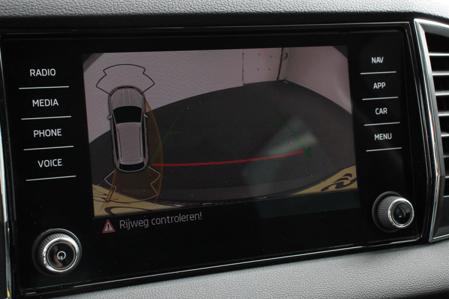 Škoda Karoq 1.5 TSI DSG Style Celebration | Navigatie | Adaptive Cruise Control | Lane/Side Assist | 18 Inch Lichtmetalen Velgen |