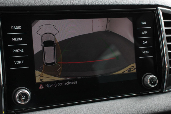 Škoda Karoq 1.5 TSI DSG Style Celebration | Navigatie | Adaptive Cruise Control | Lane/Side Assist | 18 Inch Lichtmetalen Velgen |