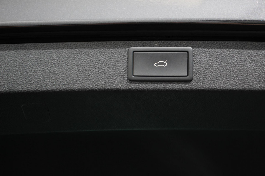 Škoda Karoq 1.5 TSI DSG Style Celebration | Navigatie | Adaptive Cruise Control | Lane/Side Assist | 18 Inch Lichtmetalen Velgen |